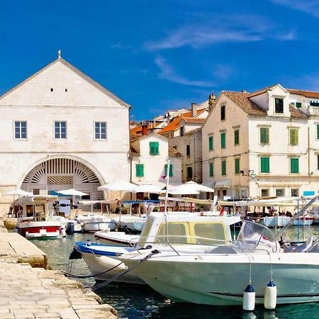 Apartment Plaza Hvar Town Bagian luar foto